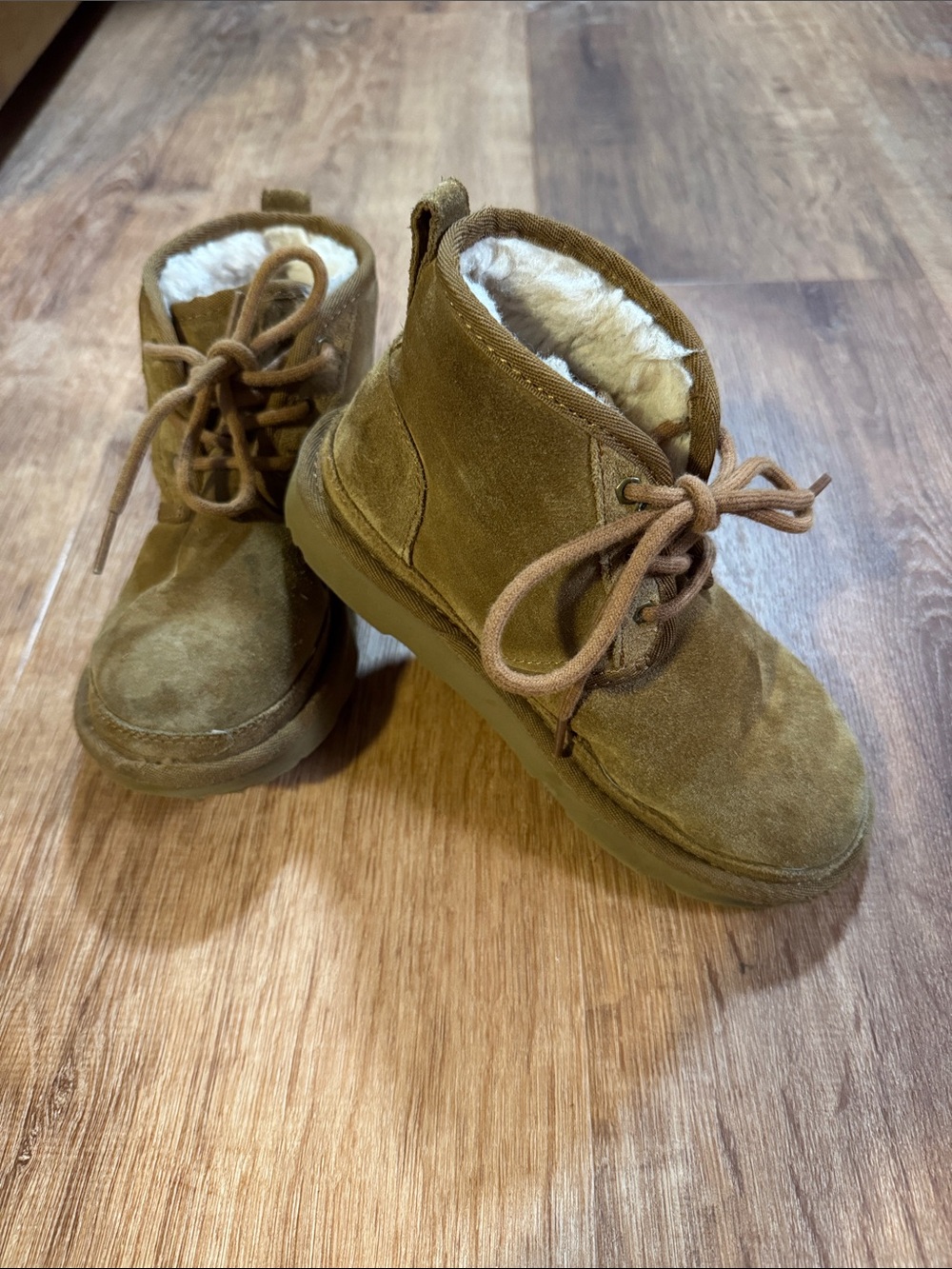 UGG Kids Neumel Chestnut Suede Shearling Boots size 1